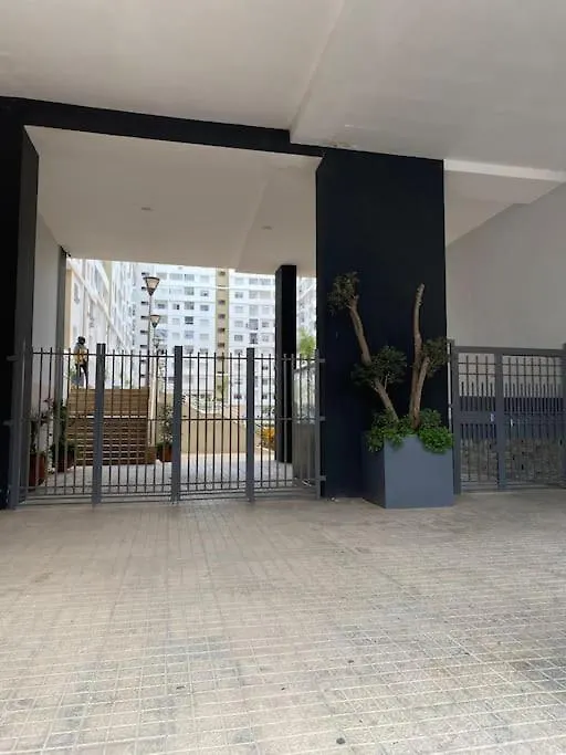 אגאדיר Appart Ensoleille Avec 2 Balcons Vu Piscine 0*,